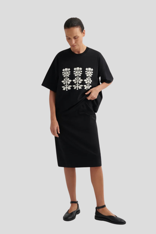 Kowtow Motif Tee - Black