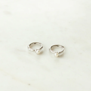 Sophie Solo Pearl Huggies - Silver