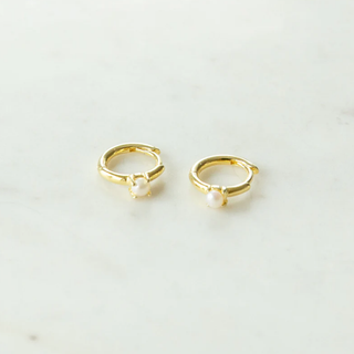 Sophie Solo Pearl Huggies - Gold